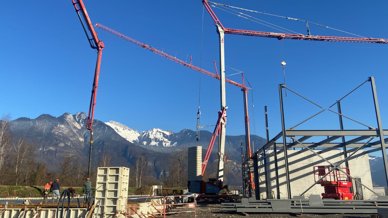 Halle industrielle en cours de construction
